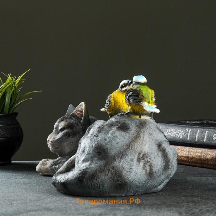 Садовая фигура "Кошка лежащая с птичками" 17х27х17см