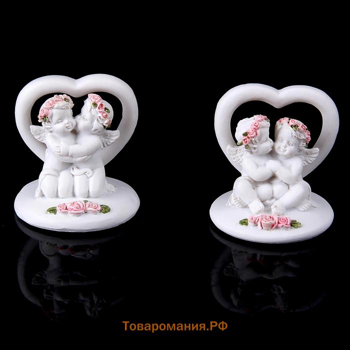 Сувенир "2 ангелочка у сердца" в венке из роз МИКС 5х5х5 см