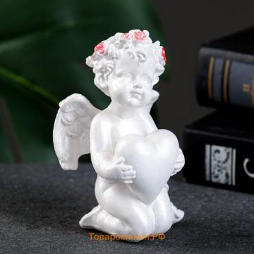Фигура "Ангел с сердцем на коленях" перламутр, 10х6х5см